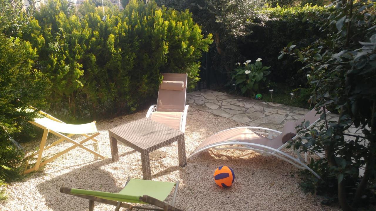 Agreable T3 Avec Jardin Et Parking Prive, A 350M Du Centre Ville Et Des Plages, Wifi, Remise Supplementaire De 10 Pourcent Pour Une Location A La Semaine Кавалер-сюр-Мер Екстер'єр фото