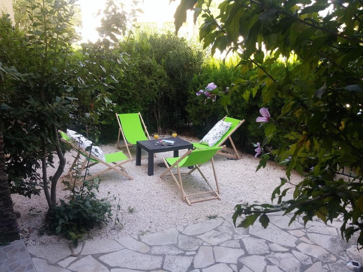 Agreable T3 Avec Jardin Et Parking Prive, A 350M Du Centre Ville Et Des Plages, Wifi, Remise Supplementaire De 10 Pourcent Pour Une Location A La Semaine Кавалер-сюр-Мер Екстер'єр фото